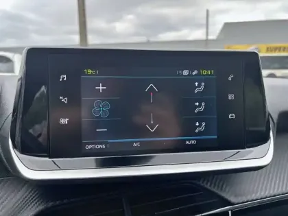 Photo 18 Peugeot 208  Electrique 50 kWh 136ch