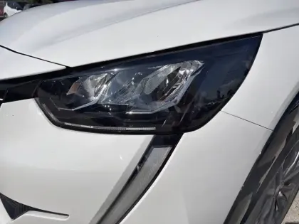Photo 10 Peugeot 208  Electrique 50 kWh 136ch