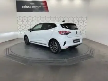 Photo 6 Renault Clio  E-Tech full hybrid 145