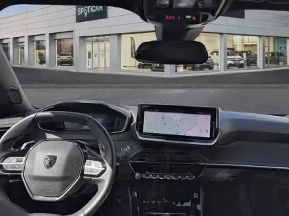 Photo 8 Peugeot 2008  Hybrid 145 ch e-DCS6
