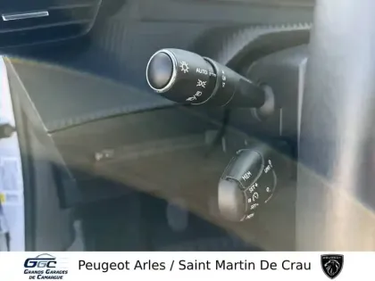 Photo 15 Peugeot 2008  PureTech 100 S&S BVM6