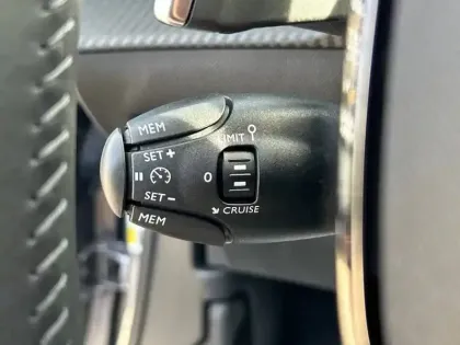 Photo 20 Peugeot 2008  Hybrid 145 ch e-DCS6