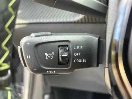 Photo 15 Peugeot 208  Hybrid 145 ch e-DCS6