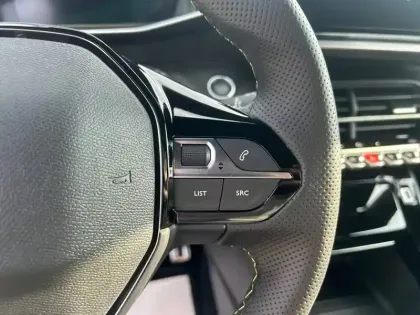 Photo 12 Peugeot 208  Hybrid 145 ch e-DCS6