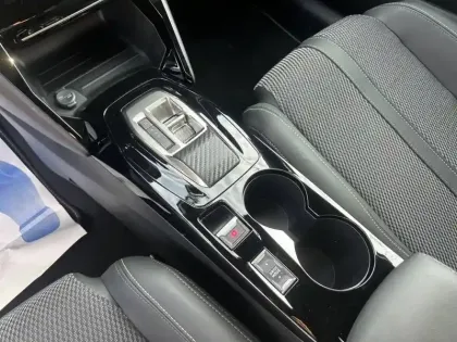 Photo 24 Peugeot 208  Hybrid 145 ch e-DCS6