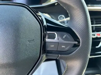 Photo 12 Peugeot 208  Hybrid 145 ch e-DCS6