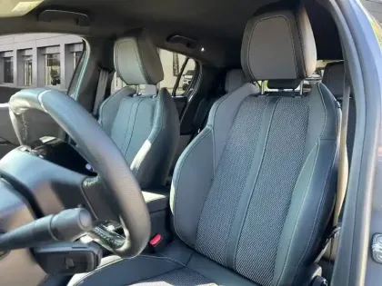 Photo 9 Peugeot 208  Hybrid 145 ch e-DCS6