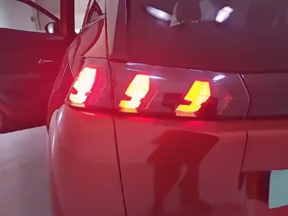 Photo 41 Peugeot 2008  PureTech 130 S&S EAT8