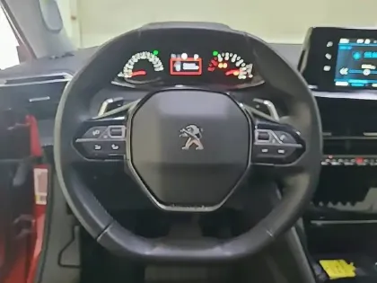 Photo 33 Peugeot 2008  PureTech 130 S&S EAT8
