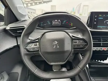 Photo 8 Peugeot 208  Electrique 50 kWh 136ch