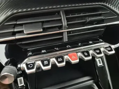 Photo 14 Peugeot 2008  PureTech 130 S&S BVM6