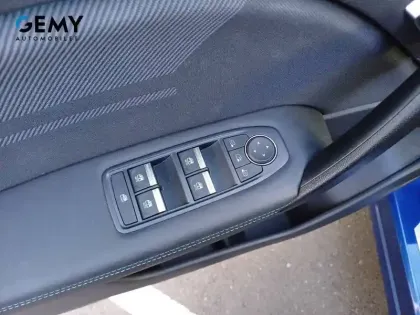 Photo 13 Renault Captur  E-Tech full hybrid 145 ch