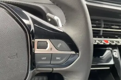 Photo 23 Peugeot 208  Hybrid 100 e-DCS6