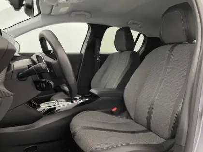 Photo 13 Peugeot 208  Hybrid 100 e-DCS6