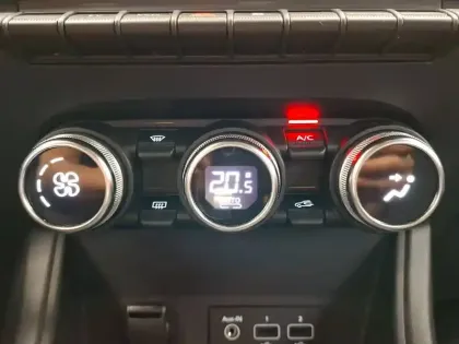 Photo 30 Renault Captur  E-Tech 145 - 21