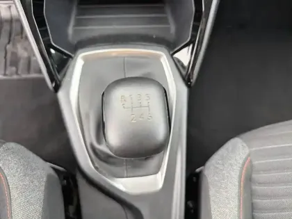 Photo 17 Peugeot 208  PureTech 100 S&S BVM6