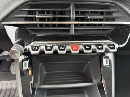 Photo 18 Peugeot 208  PureTech 100 S&S BVM6