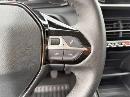 Photo 21 Peugeot 208  PureTech 100 S&S BVM6