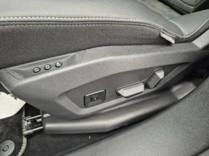 Photo 23 Peugeot 3008  Hybrid 136 e-DCS6