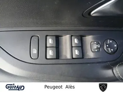 Photo 12 Peugeot 2008  PureTech 155 S&S EAT8