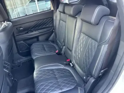 Photo 7 Mitsubishi Outlander  PHEV Twin Motor Instyle 4WD Euro6d-T EVAP 5cv