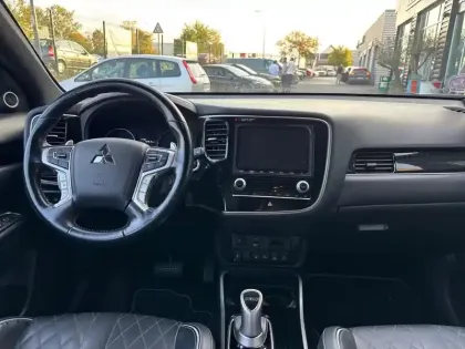 Photo 5 Mitsubishi Outlander  PHEV Twin Motor Instyle 4WD Euro6d-T EVAP 5cv