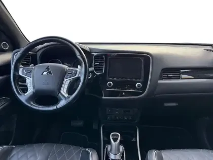 Photo 20 Mitsubishi Outlander  PHEV Twin Motor Instyle 4WD Euro6d-T EVAP 5cv