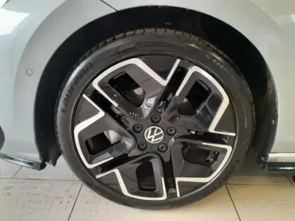 Photo 7 Volkswagen Golf  1.5 eTSI EVO2 116ch R-Line Edition DSG7