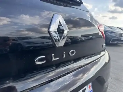 Photo 11 Renault Clio  1.6 E-Tech hybride 145ch Techno