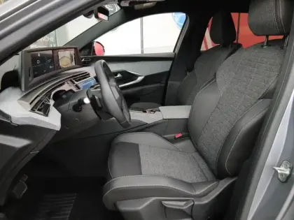 Photo 9 Peugeot 5008  Hybrid 145ch Allure e-DCS6