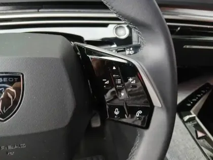 Photo 14 Peugeot 5008  Hybrid 145ch Allure e-DCS6