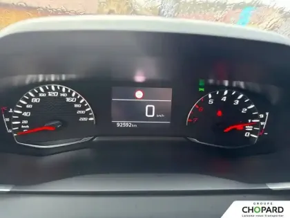 Photo 11 Peugeot 2008  PureTech 100 S&S BVM6
