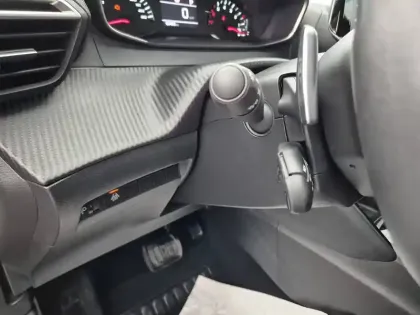 Photo 21 Peugeot 2008  PureTech 130 S&S EAT8