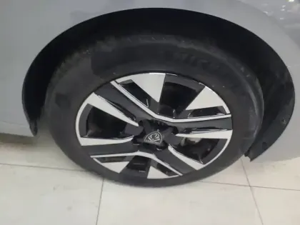 Photo 8 Peugeot 208  Hybrid 110 ch e-DCS6