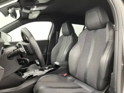 Photo 13 Peugeot 2008  PureTech 130 S&S EAT8