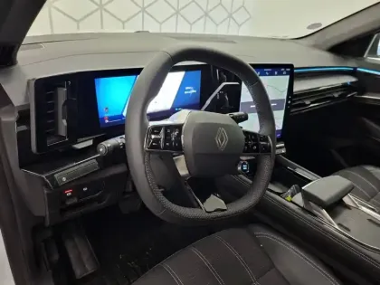 Photo 29 Renault Austral  E-Tech full hybrid 200 GSR2