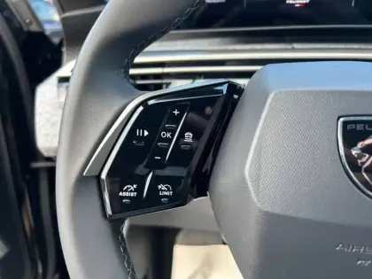 Photo 13 Peugeot 5008  Hybrid 145 ch e-DCS6