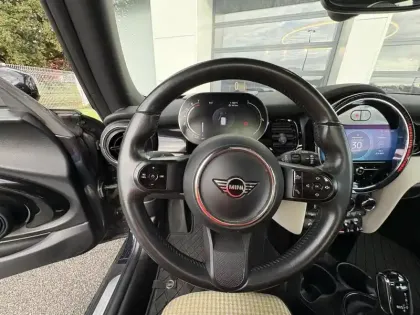 Photo 5 Mini Mini  Cooper 136ch Edition Premium Plus BVA7