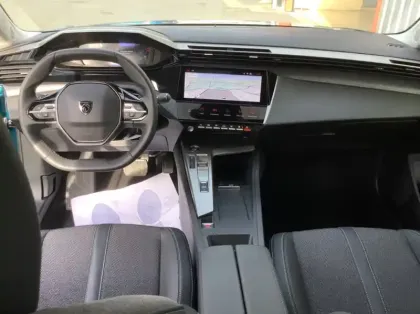Photo 12 Peugeot 408 Hybrid 136 e-DCS6 Allure