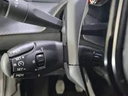 Photo 34 Peugeot 208  PureTech 75 S&S BVM5