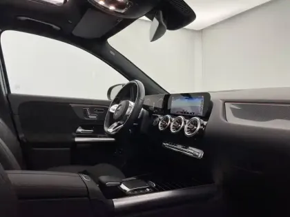 Photo 26 Mercedes GLA  250 e 8G-DCT