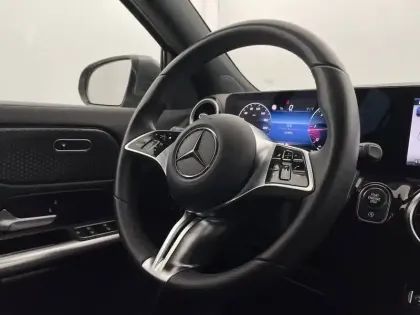 Photo 23 Mercedes GLA  200 d 8G-DCT