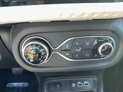 Photo 21 Renault Twingo  III E-Tech