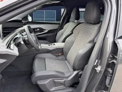 Photo 13 Peugeot 3008  Electrique 210 ch 73 kWh