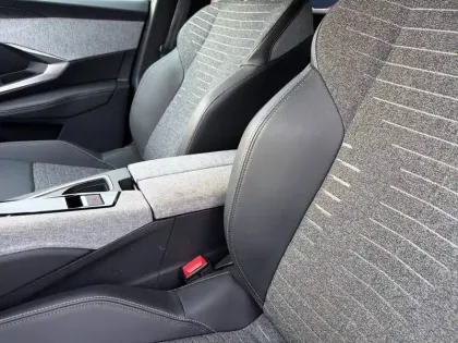 Photo 16 Peugeot 3008  Electrique 210 ch 73 kWh