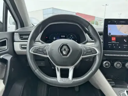 Photo 8 Renault Captur  E-TECH Plug-In Hybride 160 initiale Paris