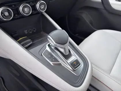 Photo 13 Renault Captur  E-TECH Plug-In Hybride 160 initiale Paris