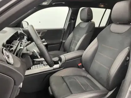 Photo 14 Mercedes GLB  200 7G-DCT