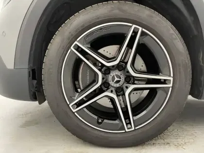 Photo 18 Mercedes GLB  200 7G-DCT