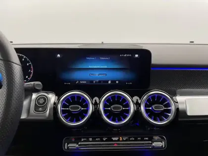 Photo 20 Mercedes GLB  200 7G-DCT